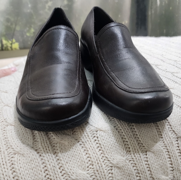 Easy Spirit Women's Dark Brown Loafers - Picture 3 of 9